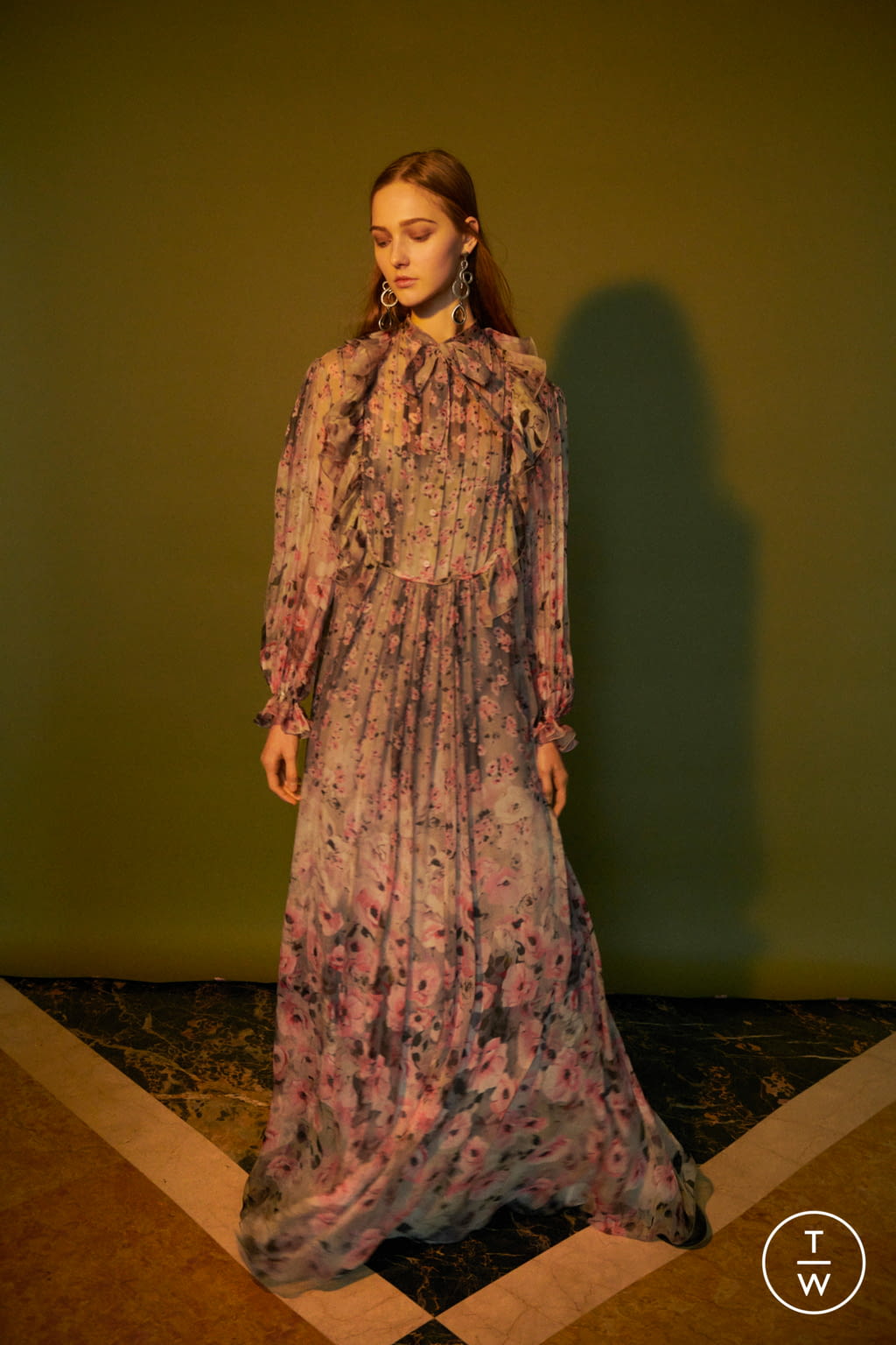 Fashion Week Milan Pre-Fall 2021 look 13 from the Alberta Ferretti collection 女装