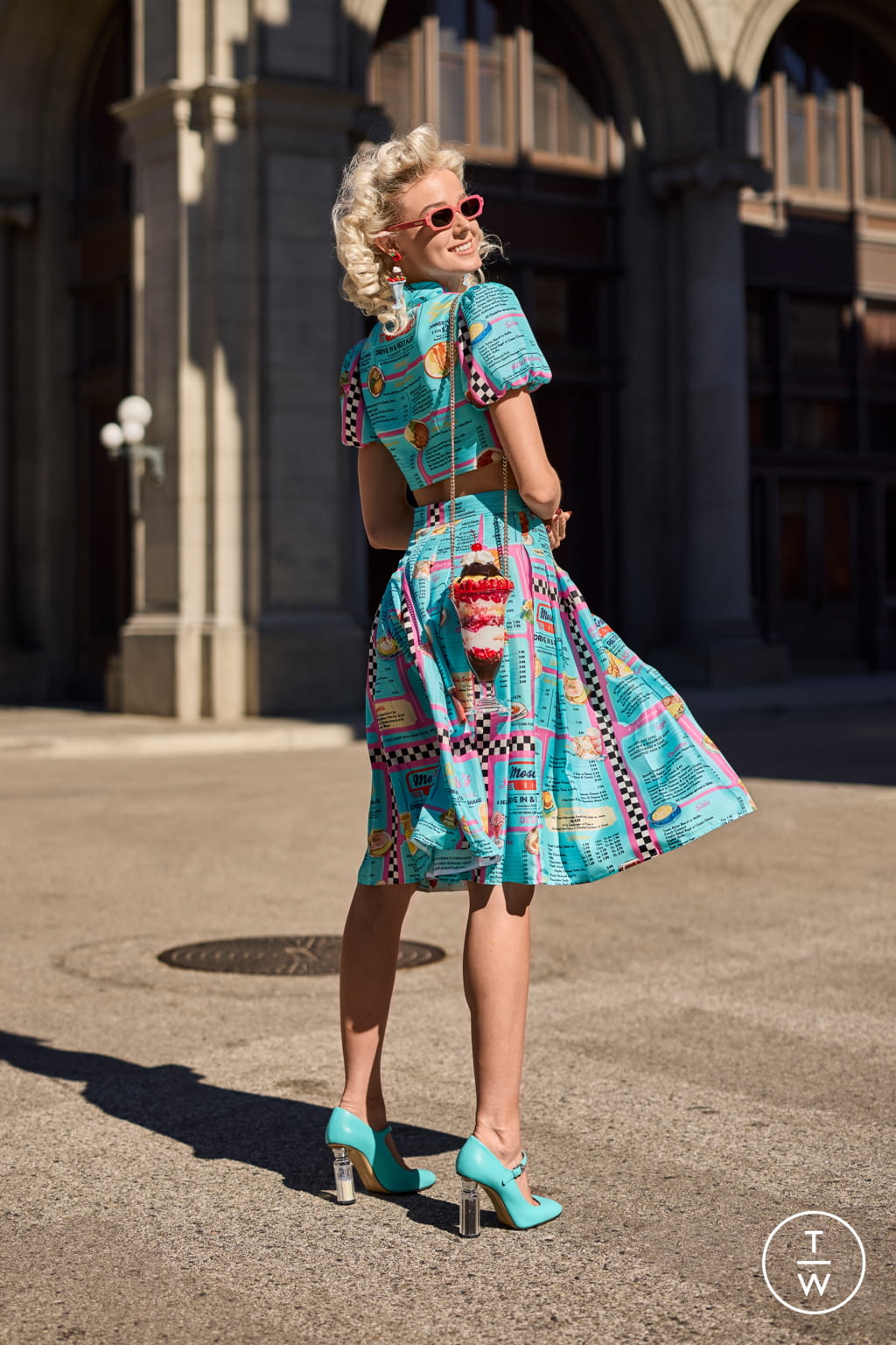 Fashion Week Milan Resort 2022 look 12 de la collection Moschino womenswear