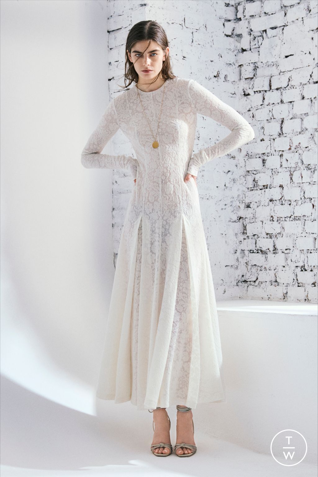 Fashion Week Milan Resort 2025 look 13 from the Philosophy di Lorenzo Serafini collection 女装