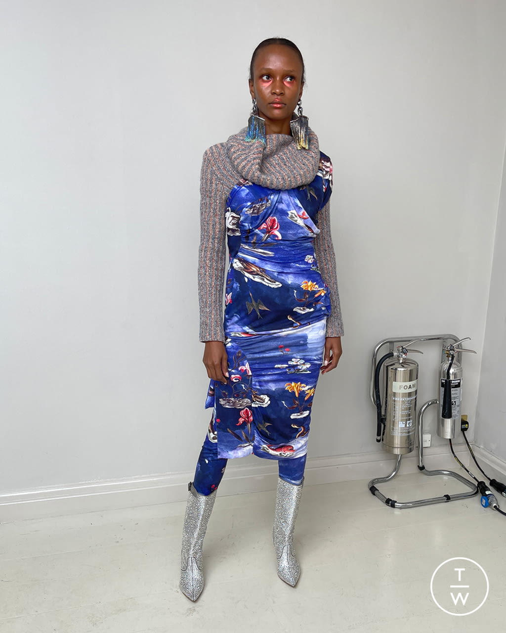 Fashion Week Paris Fall/Winter 2021 look 13 de la collection Andreas Kronthaler for Vivienne Westwood womenswear