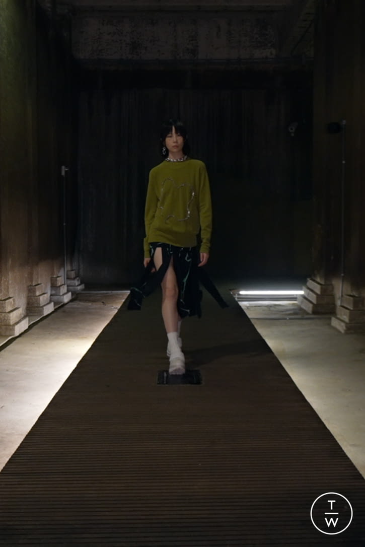 Fashion Week London Spring/Summer 2022 look 13 de la collection Jamie Wei Huang womenswear