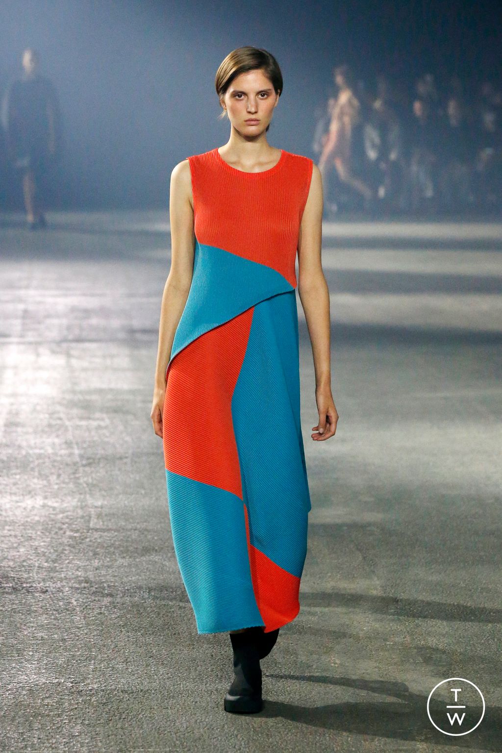 Fashion Week Paris Spring/Summer 2023 look 13 from the Issey Miyake collection womenswear