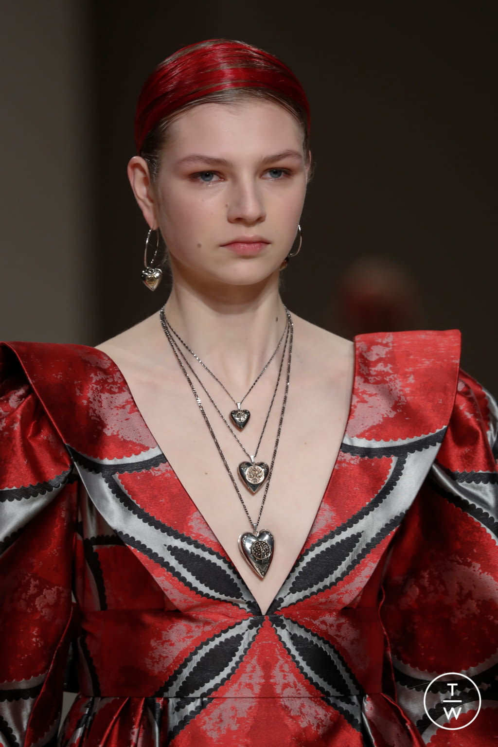 Fashion Week Paris Fall/Winter 2020 look 34 from the Alexander McQueen collection womenswear accessories