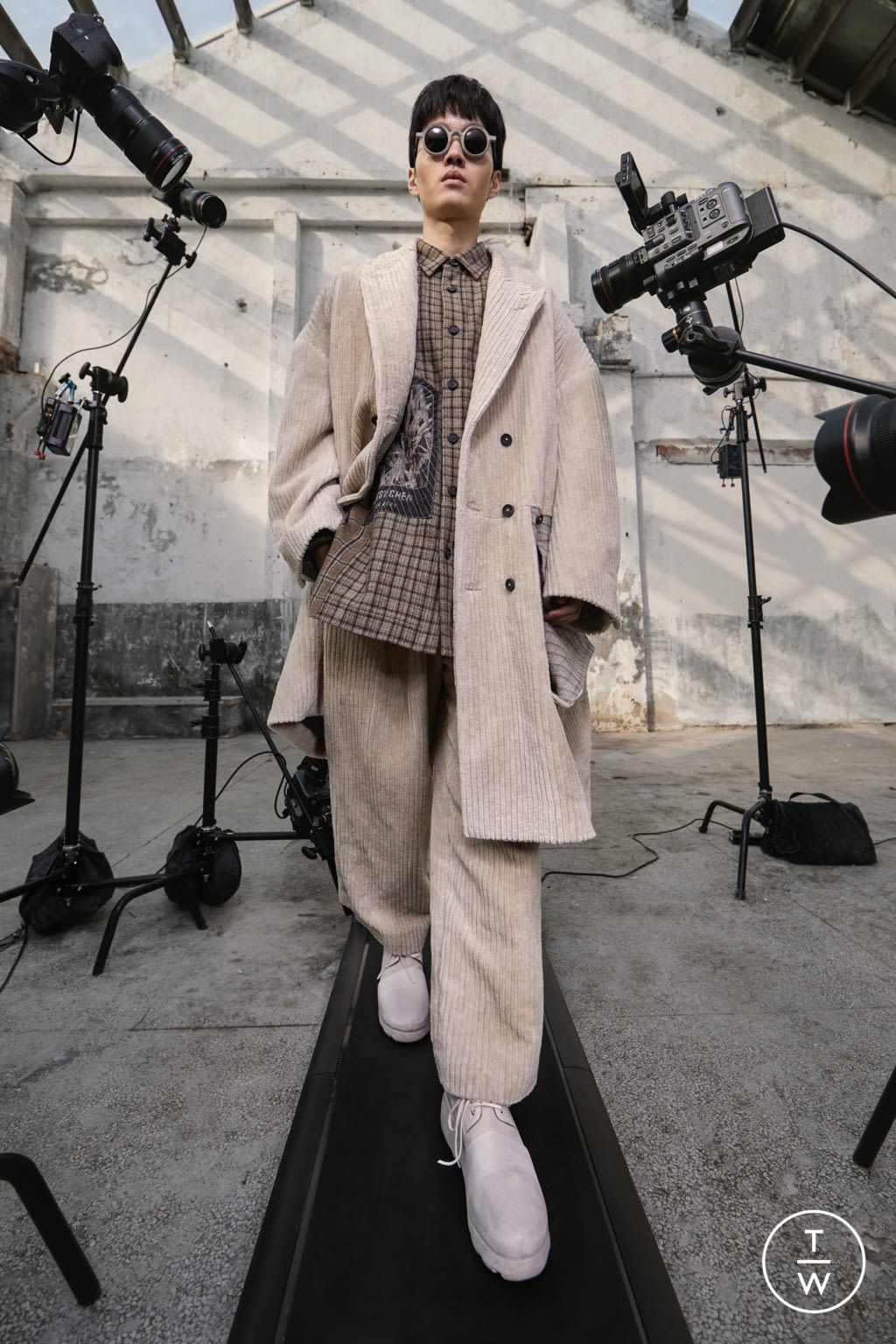 Fashion Week Paris Fall/Winter 2021 look 13 from the Ziggy Chen collection menswear