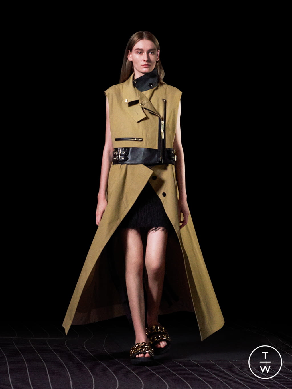 Fashion Week Paris Spring/Summer 2022 look 13 from the Sacai collection womenswear