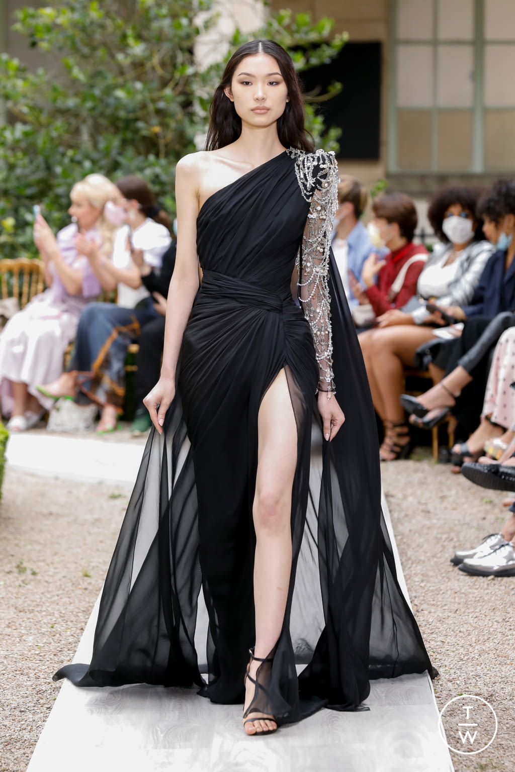 Fashion Week Paris Fall/Winter 2021 look 13 from the Zuhair Murad collection 高级定制