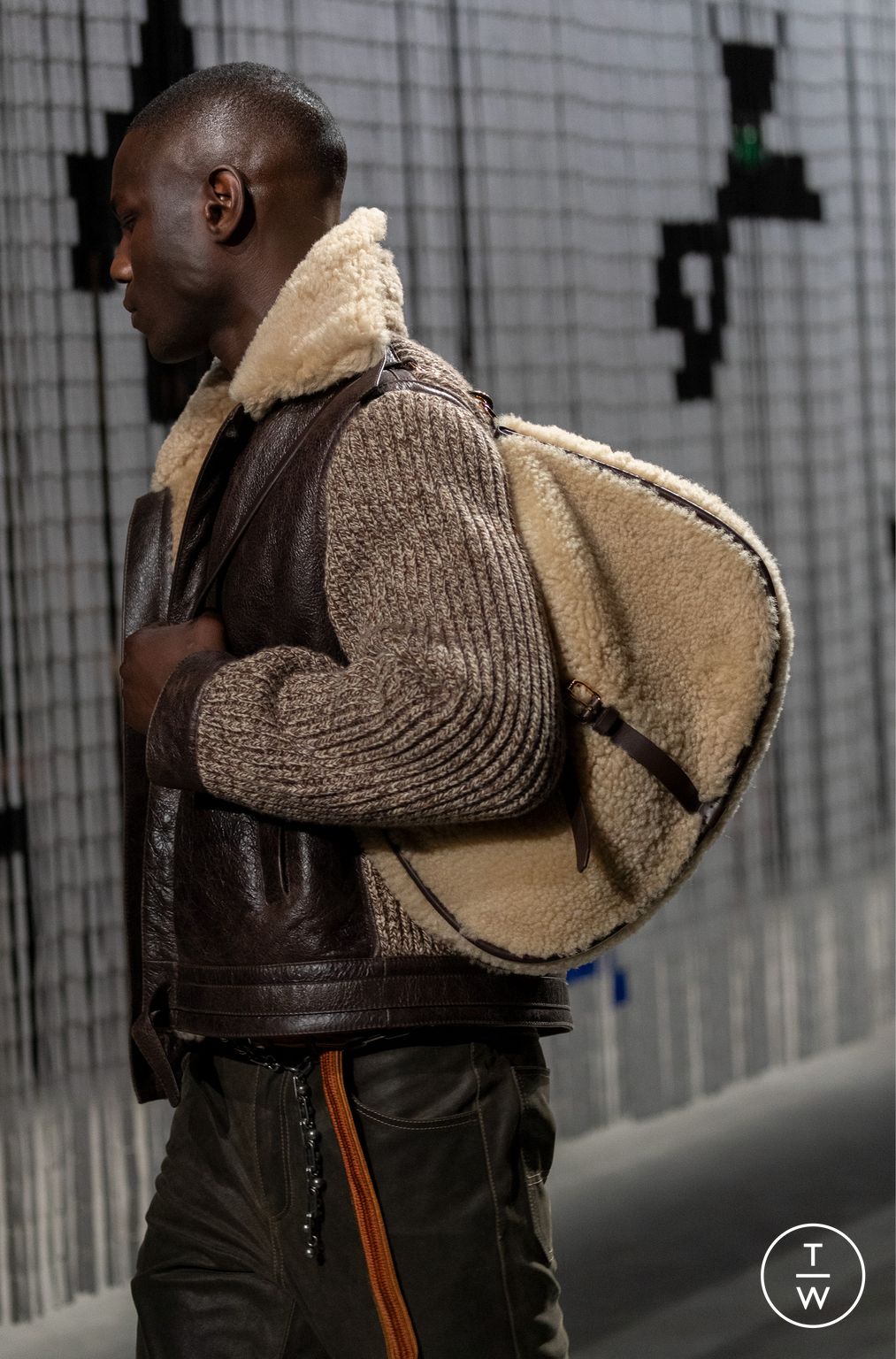 Fashion Week Milan Fall/Winter 2025 look 13 de la collection Etro womenswear accessories