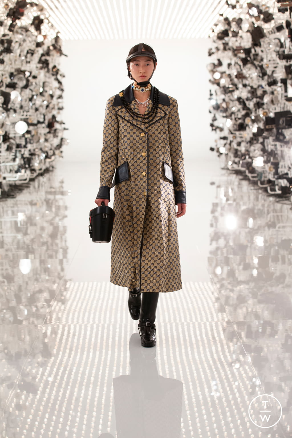 Fashion Week Milan Fall/Winter 2021 look 13 from the Gucci collection 女装