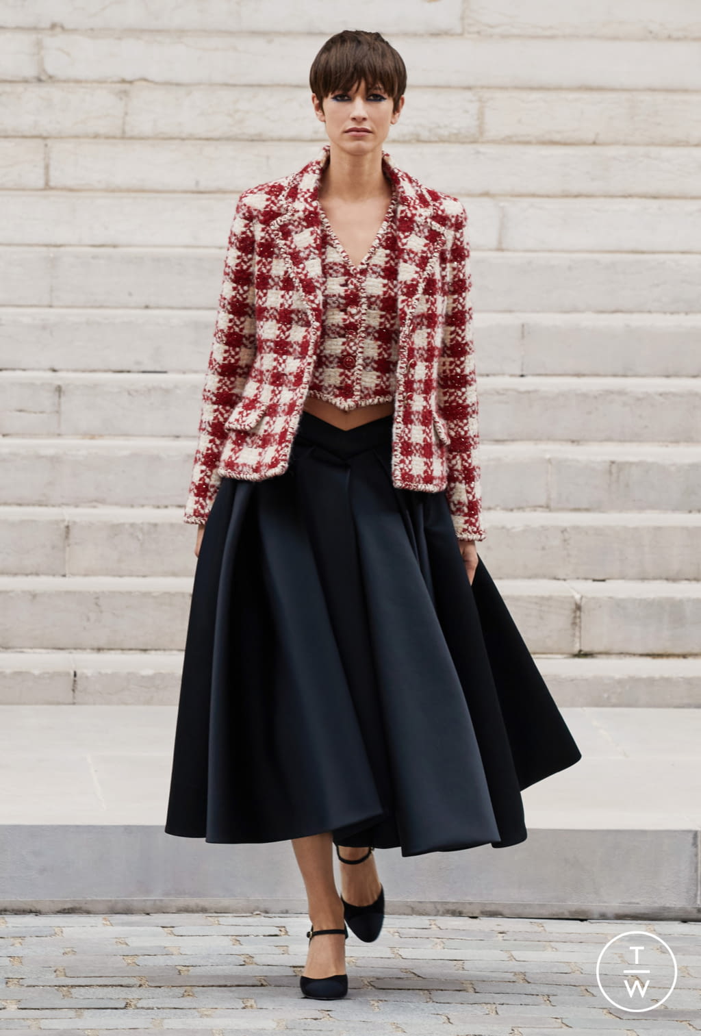 Fashion Week Paris Fall/Winter 2021 look 13 from the Chanel collection 高级定制