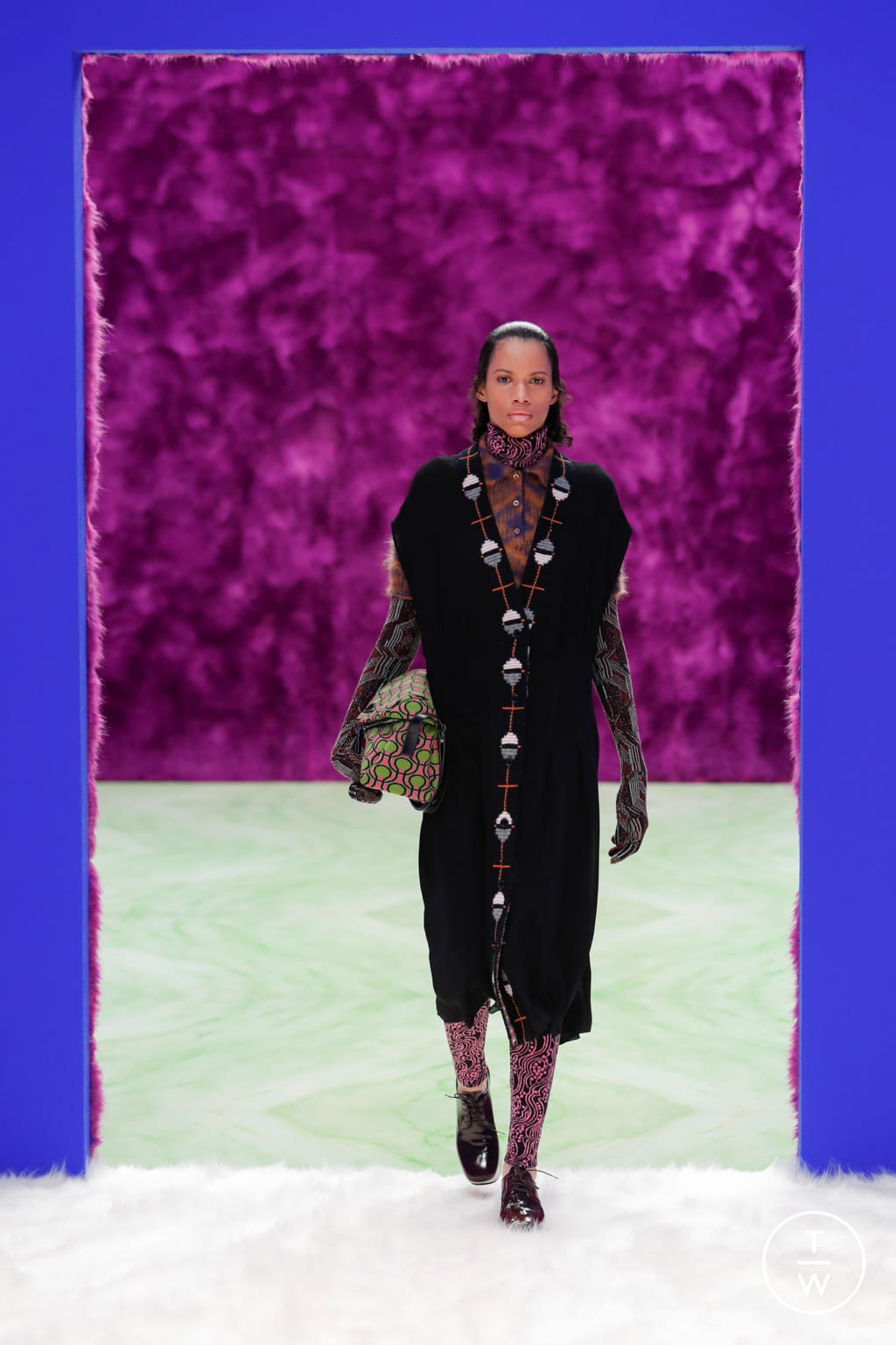 Fashion Week Milan Fall/Winter 2021 look 13 from the Prada collection 女装