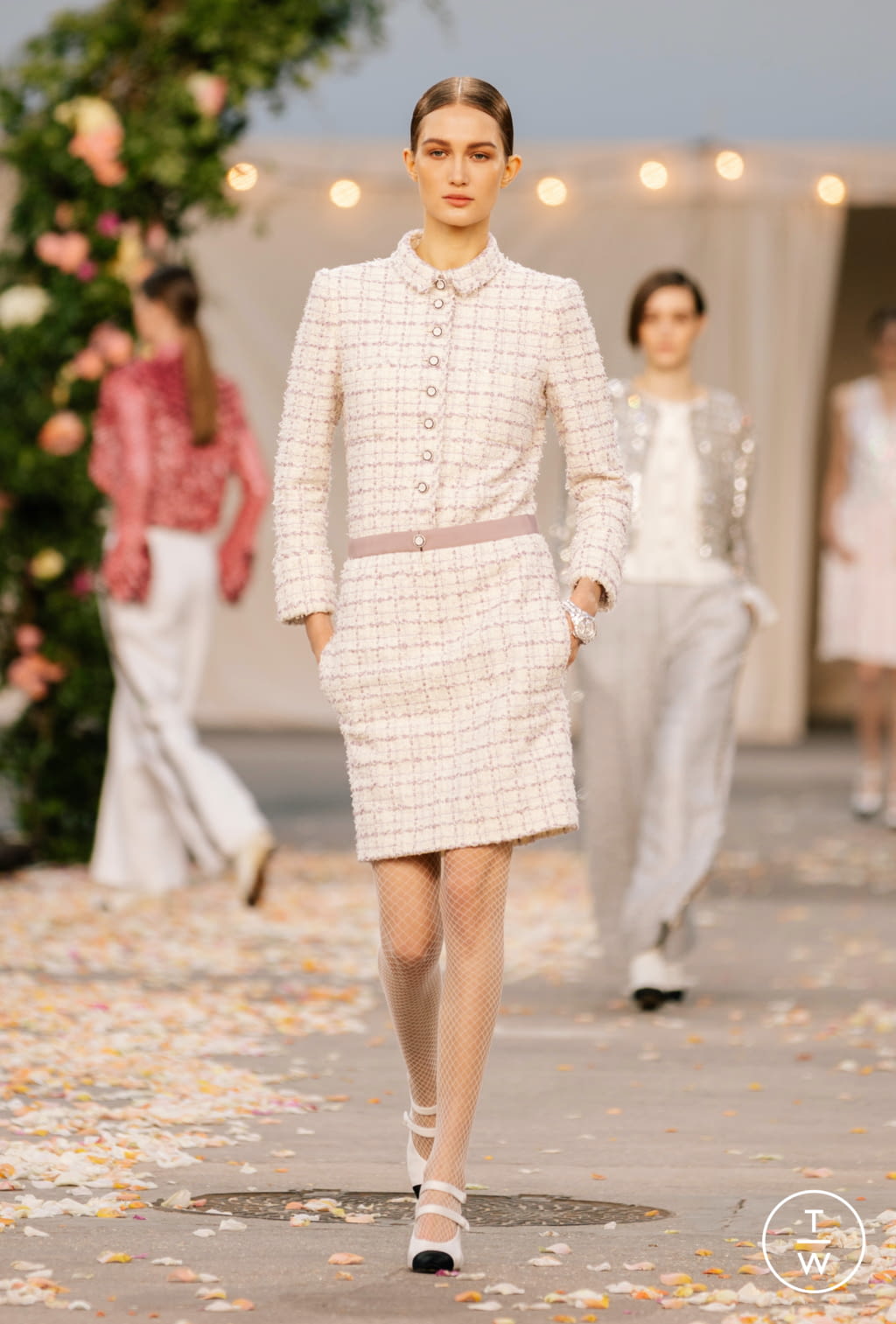Fashion Week Paris Spring/Summer 2021 look 13 from the Chanel collection 高级定制