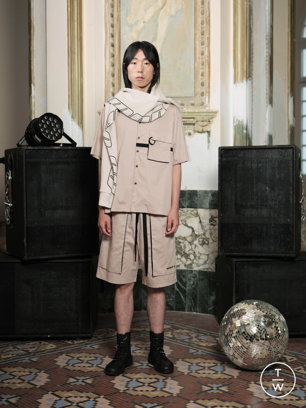 Fashion Week Milan Spring/Summer 2022 look 13 de la collection Numéro 00 menswear