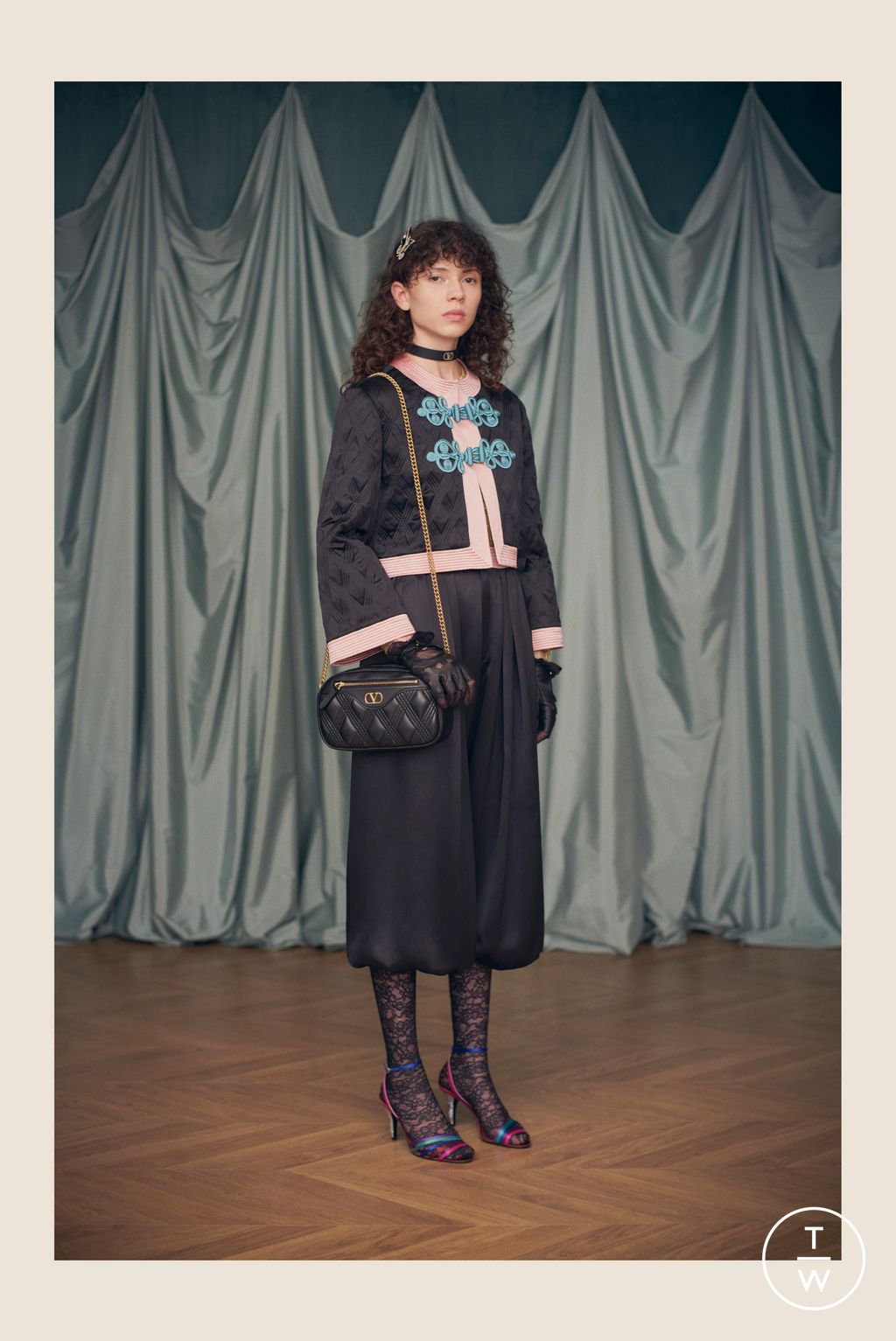 Fashion Week Paris Resort 2025 look 130 from the Valentino collection 女装