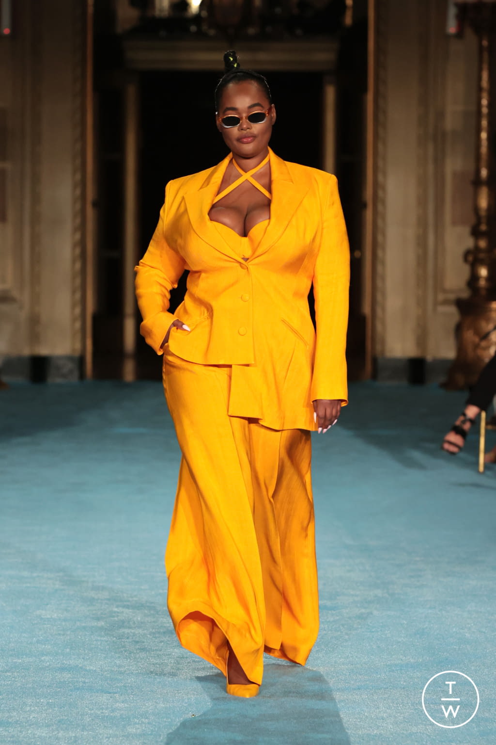 Fashion Week New York Spring/Summer 2022 look 1 from the Christian Siriano collection womenswear
