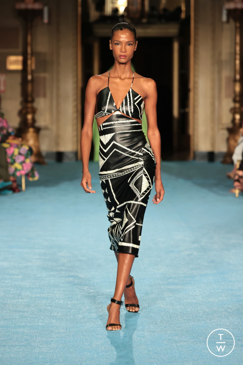 Fashion Week New York Spring/Summer 2022 look 27 from the Christian Siriano collection 女装