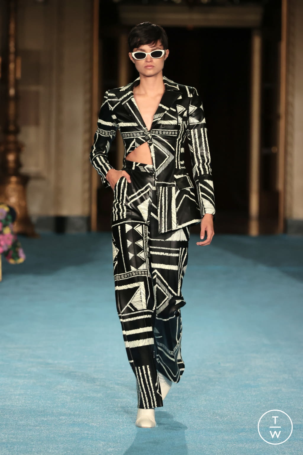 Fashion Week New York Spring/Summer 2022 look 26 from the Christian Siriano collection womenswear