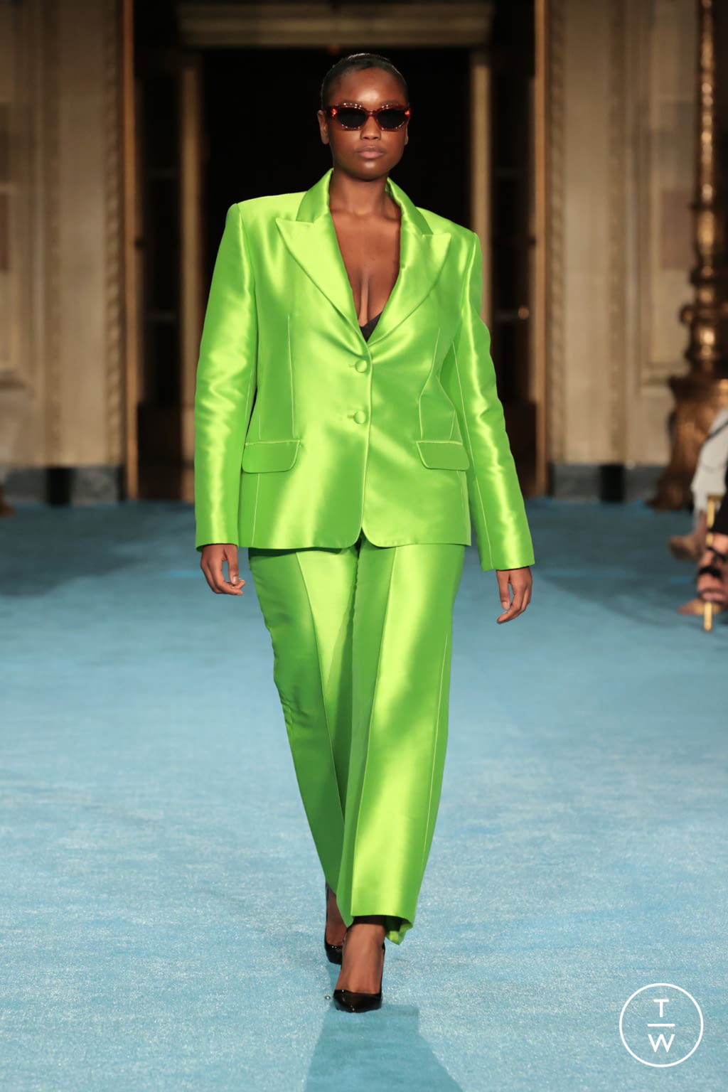 Fashion Week New York Spring/Summer 2022 look 23 de la collection Christian Siriano womenswear