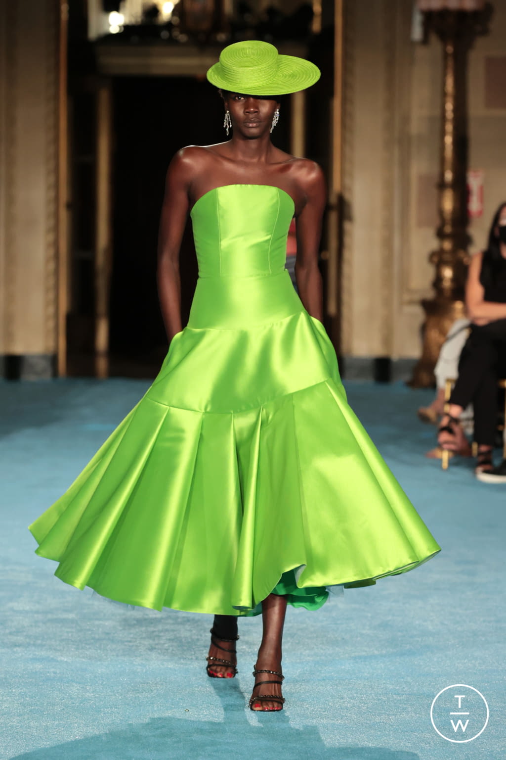 Fashion Week New York Spring/Summer 2022 look 21 from the Christian Siriano collection womenswear