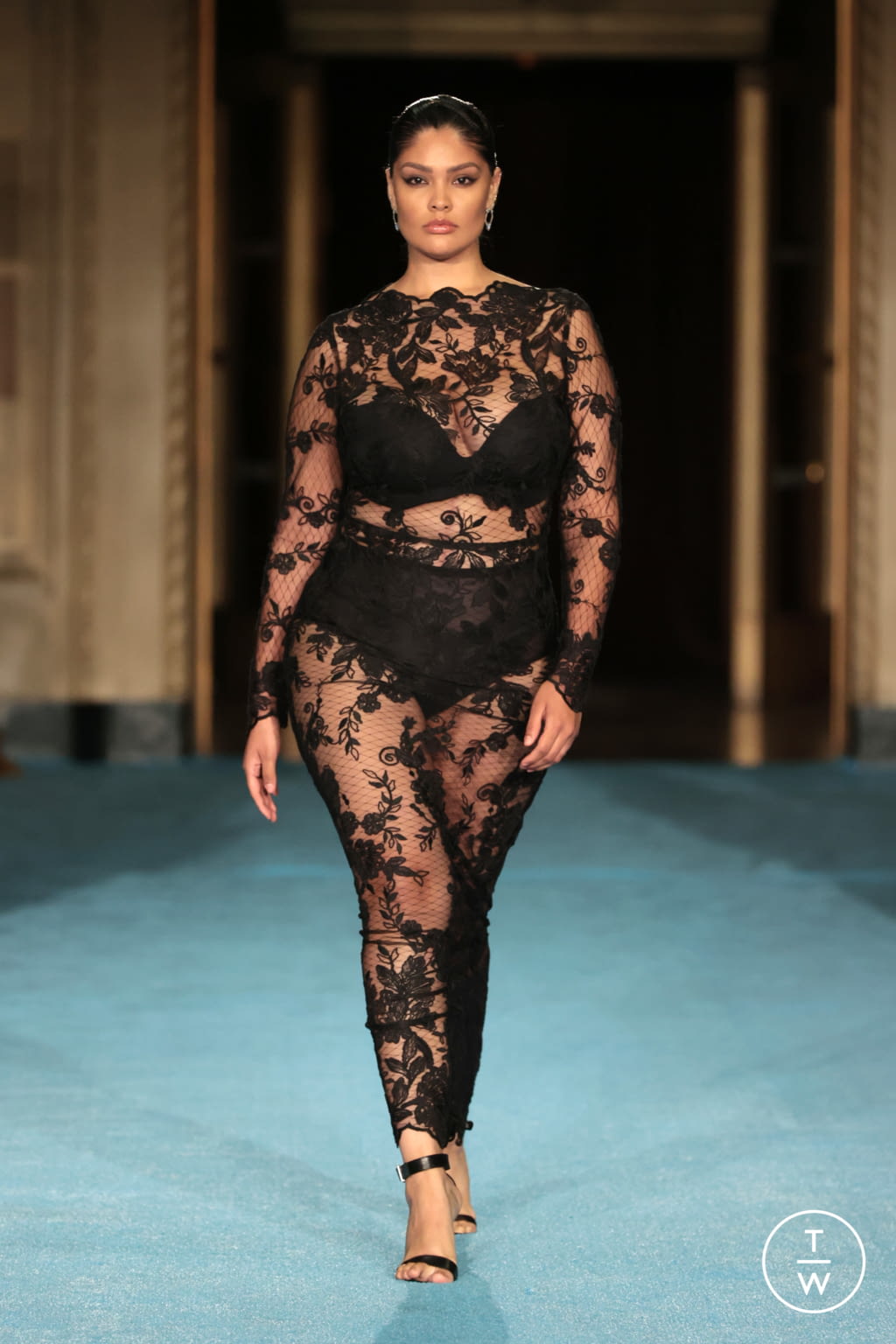 Fashion Week New York Spring/Summer 2022 look 51 de la collection Christian Siriano womenswear