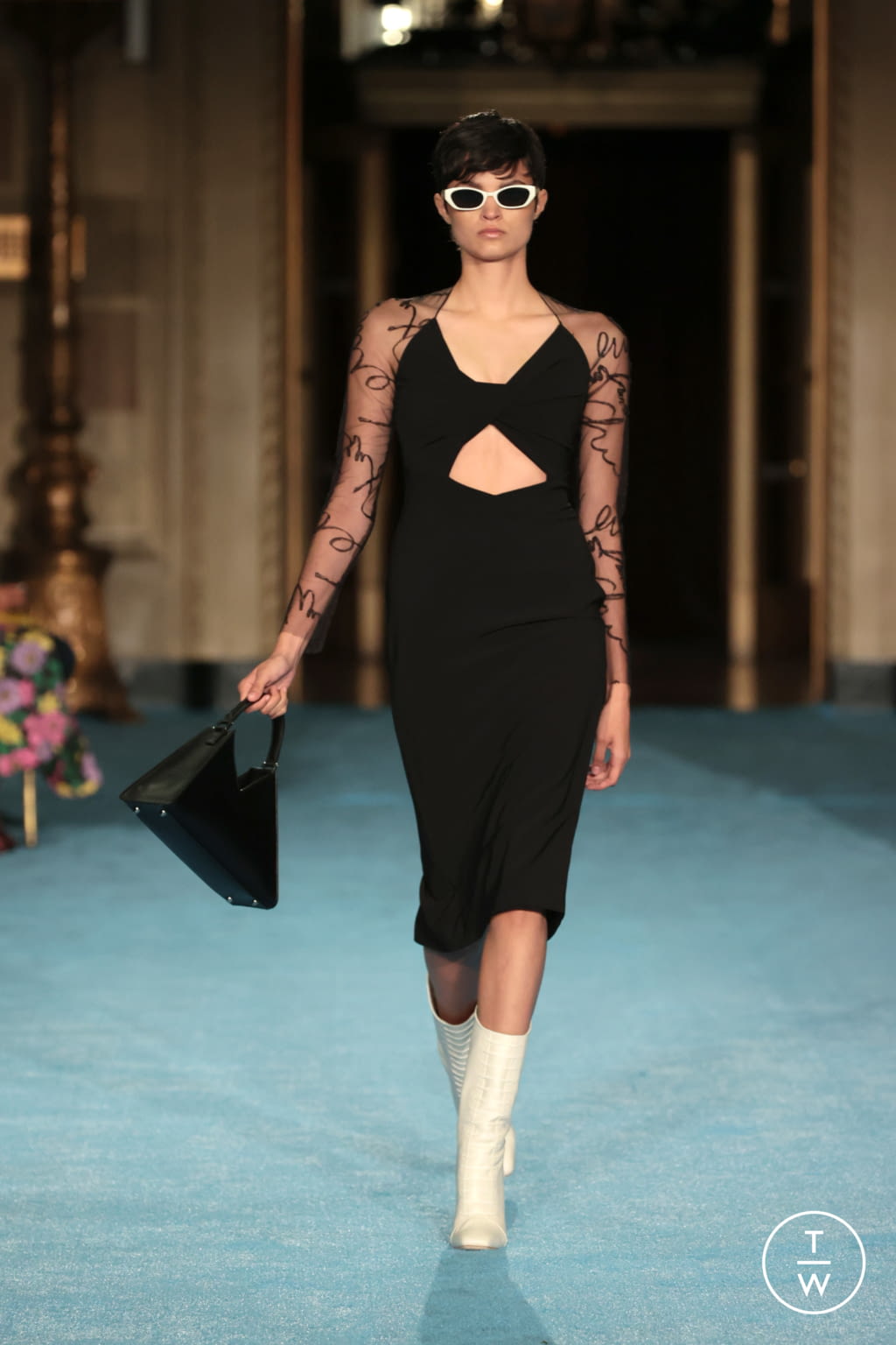 Fashion Week New York Spring/Summer 2022 look 39 from the Christian Siriano collection 女装