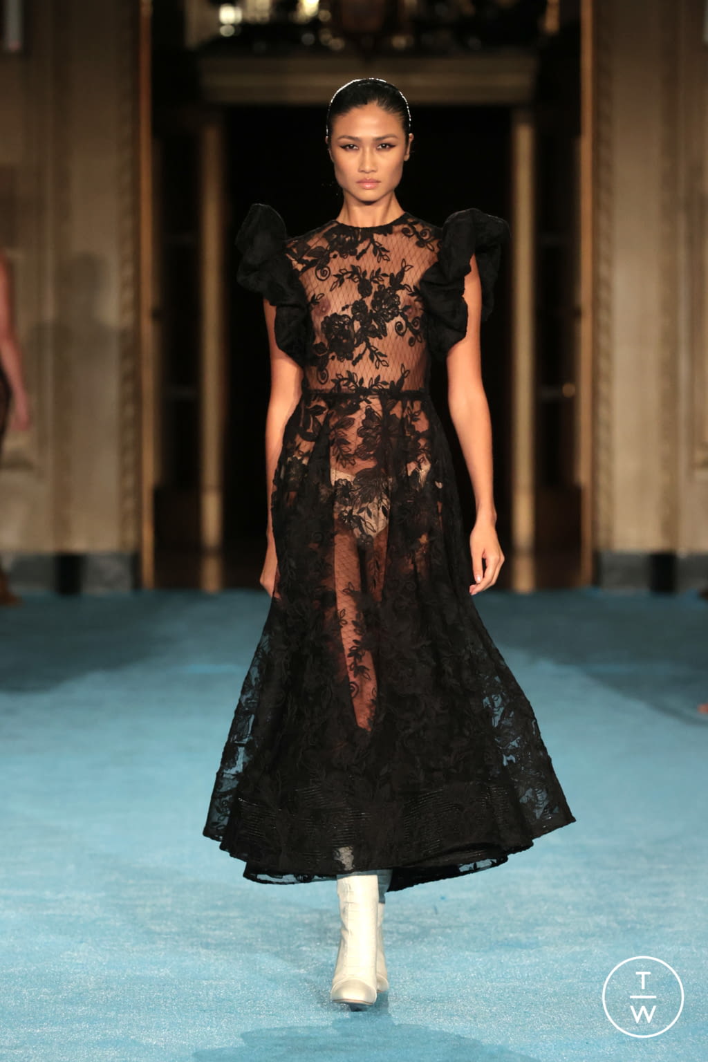 Fashion Week New York Spring/Summer 2022 look 38 from the Christian Siriano collection womenswear