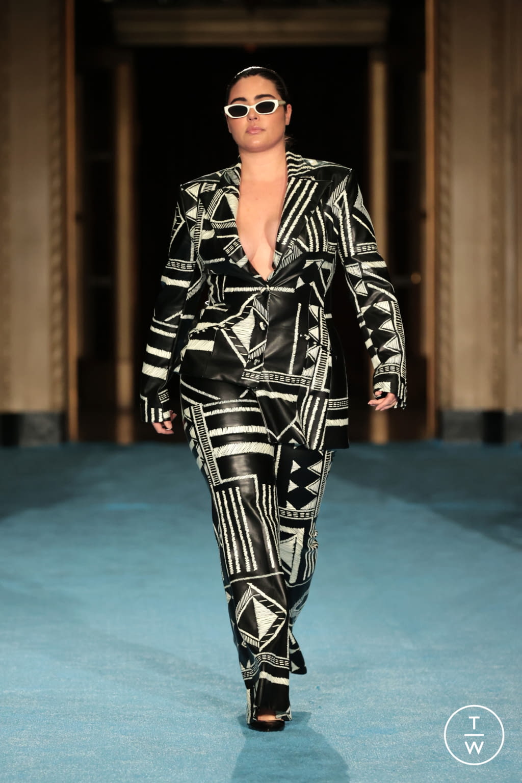 Fashion Week New York Spring/Summer 2022 look 29 from the Christian Siriano collection womenswear