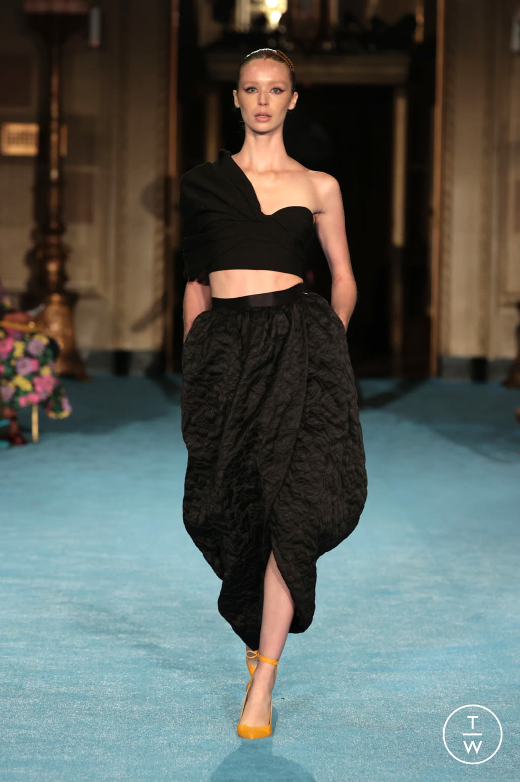 Fashion Week New York Spring/Summer 2022 look 31 from the Christian Siriano collection womenswear