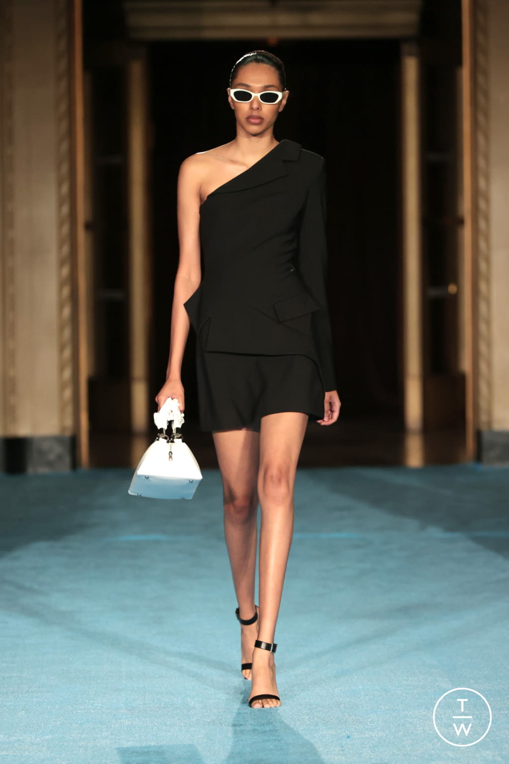 Fashion Week New York Spring/Summer 2022 look 34 from the Christian Siriano collection womenswear