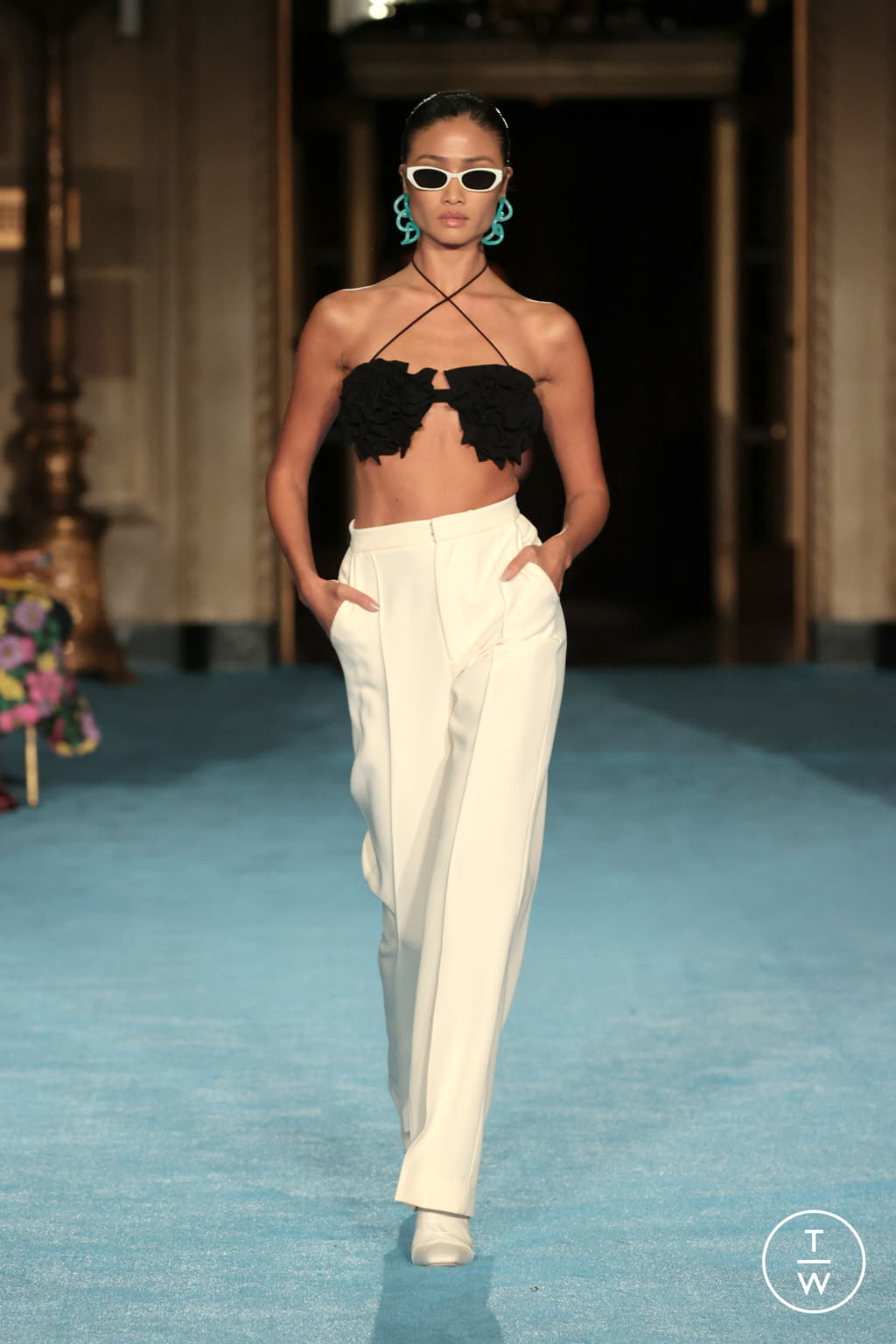 Fashion Week New York Spring/Summer 2022 look 11 from the Christian Siriano collection 女装