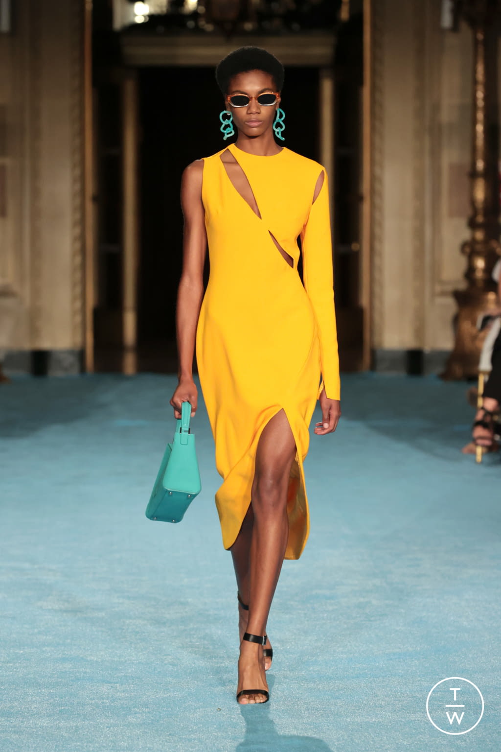 Fashion Week New York Spring/Summer 2022 look 12 from the Christian Siriano collection 女装