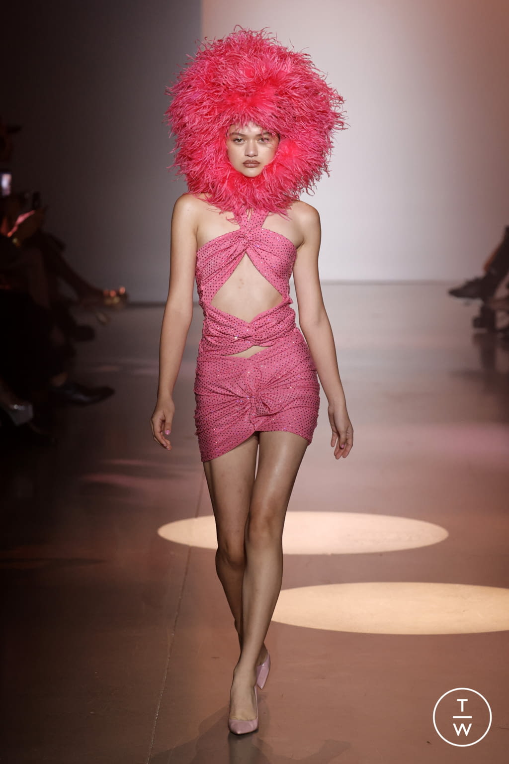 Fashion Week New York Spring/Summer 2022 look 21 de la collection Christian Cowan womenswear