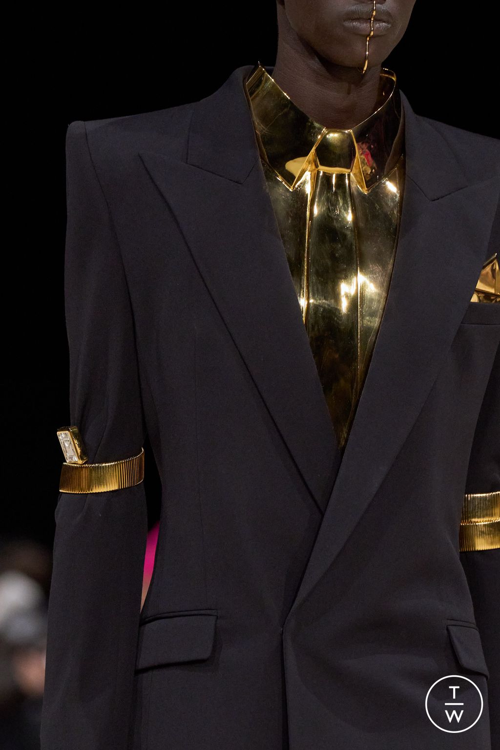 Fashion Week Paris Fall/Winter 2024 look 54 from the Balmain collection 男装配饰