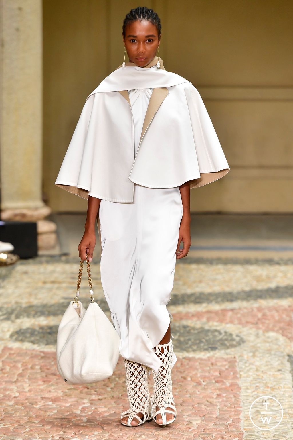 Fashion Week Milan Spring/Summer 2023 look 28 de la collection Calcaterra womenswear