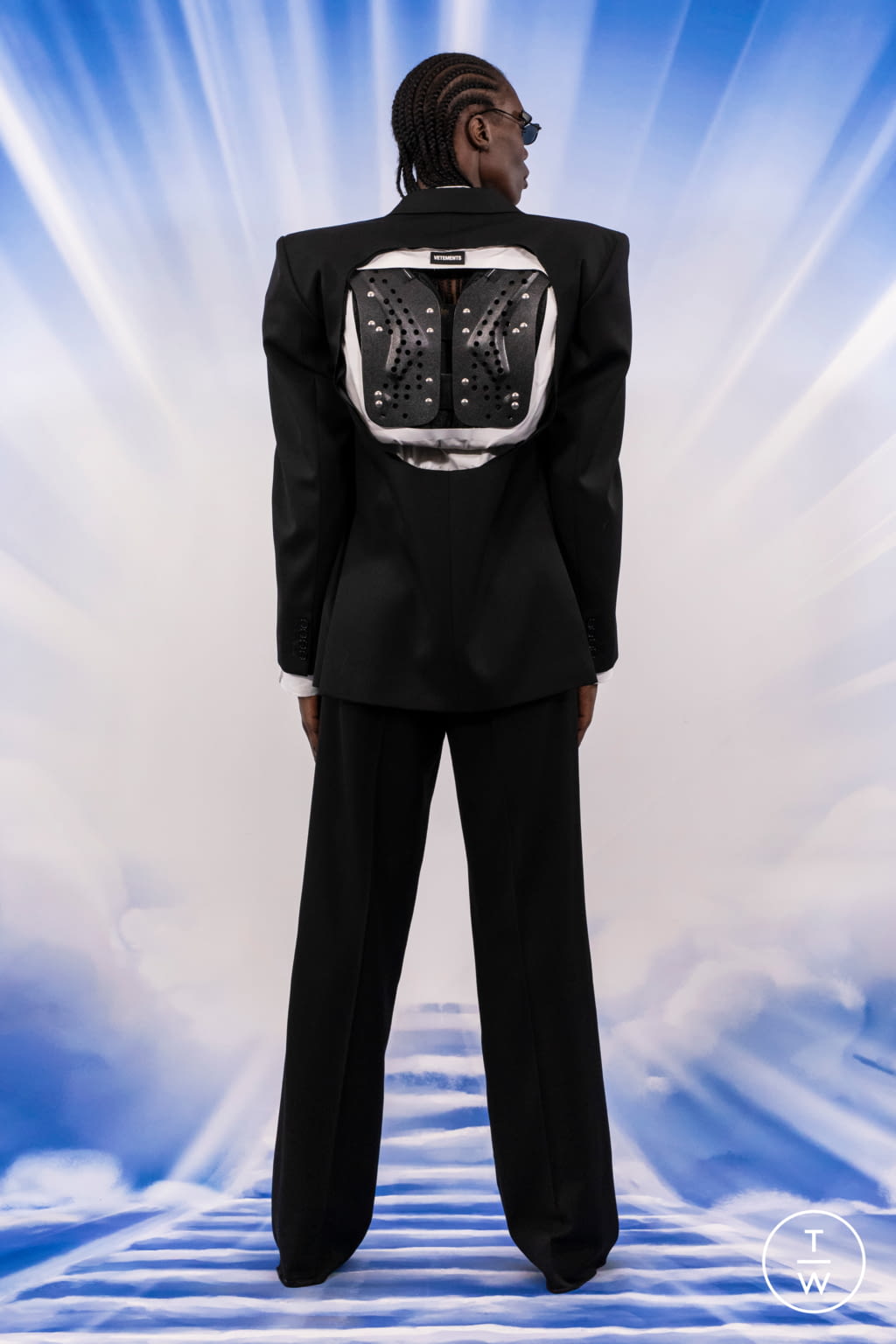 Fashion Week Paris Fall/Winter 2021 look 136 from the VETEMENTS collection 男装