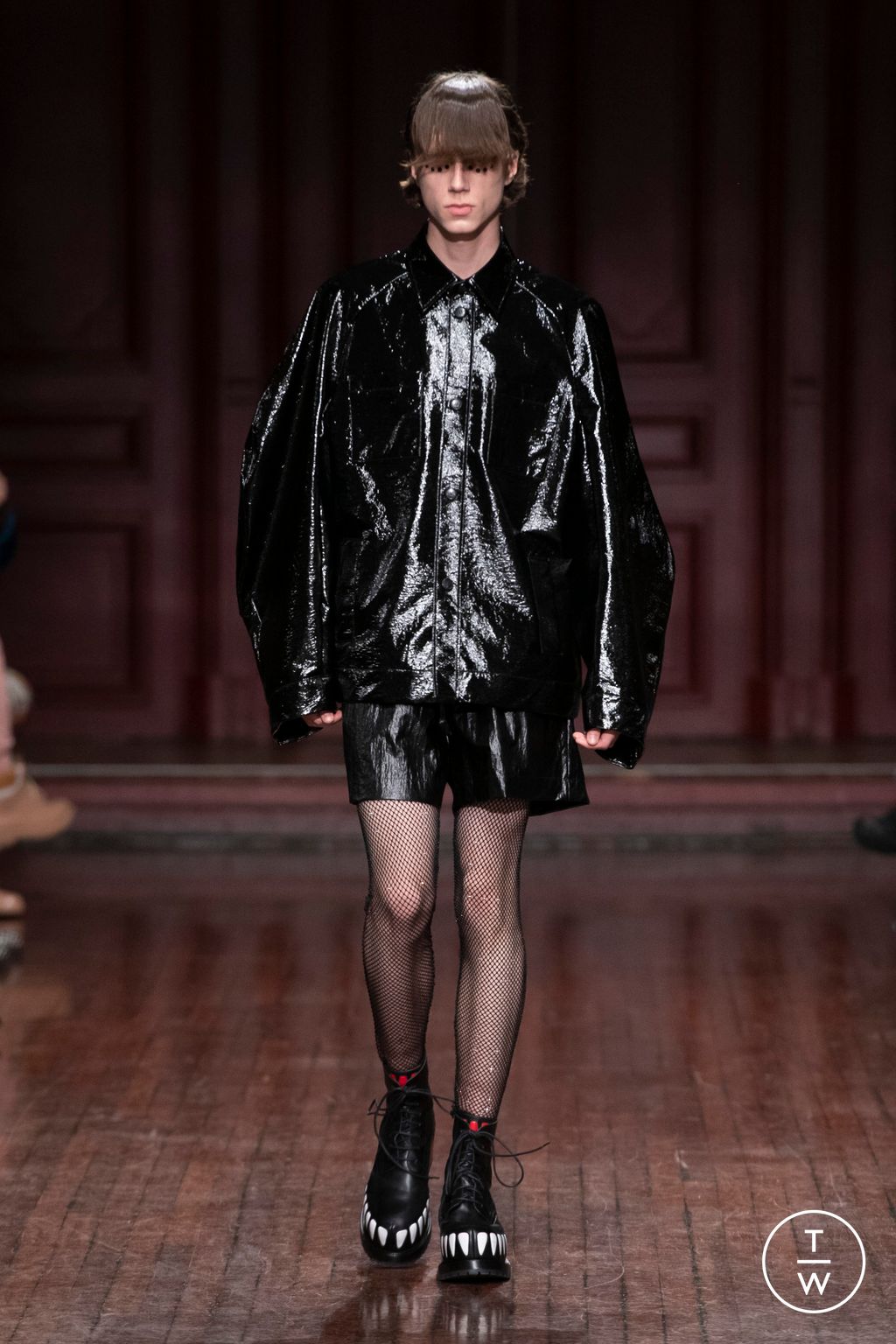 Fashion Week Paris Fall/Winter 2023 look 23 from the Walter Van Beirendonck collection 男装