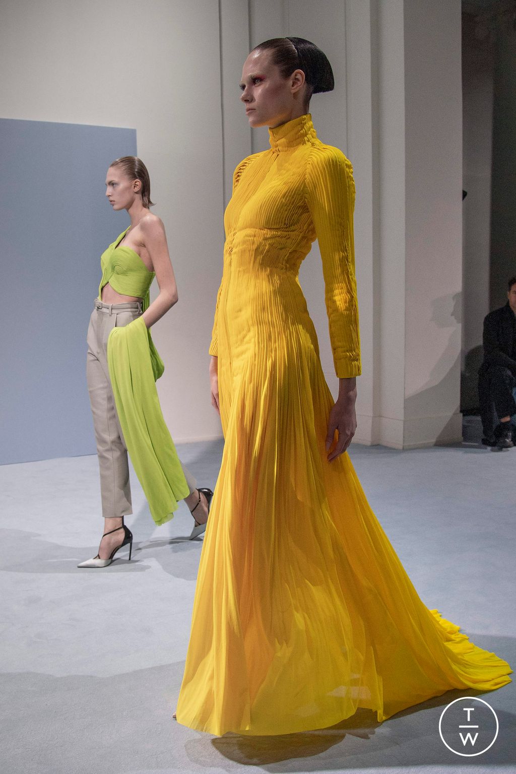 Fashion Week Paris Spring/Summer 2023 look 12 de la collection Jean Paul Gaultier couture