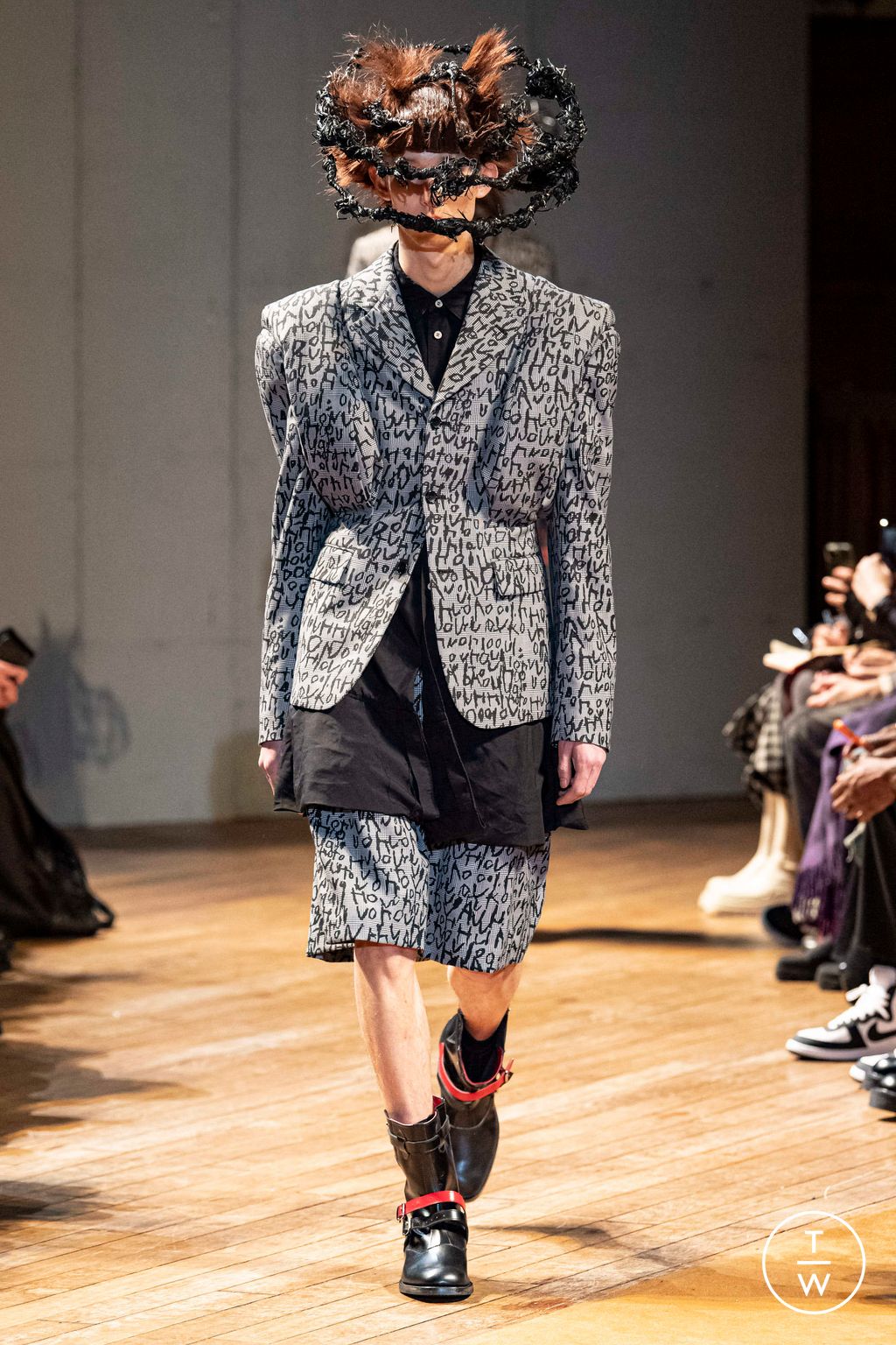 Fashion Week Paris Fall/Winter 2023 look 5 from the Comme des Garçons Homme Plus collection menswear