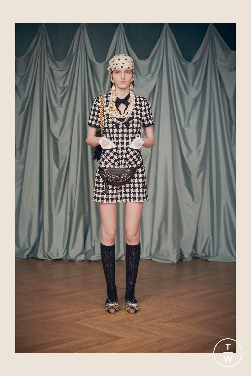 Fashion Week Paris Resort 2025 look 138 from the Valentino collection 女装