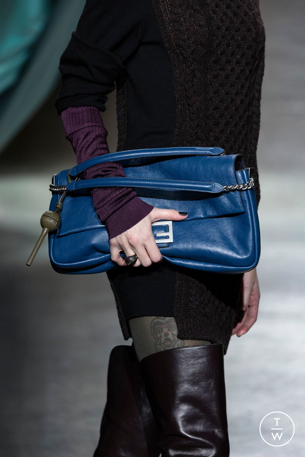 Fashion Week Milan Fall/Winter 2024 look 10 de la collection Fendi womenswear accessories