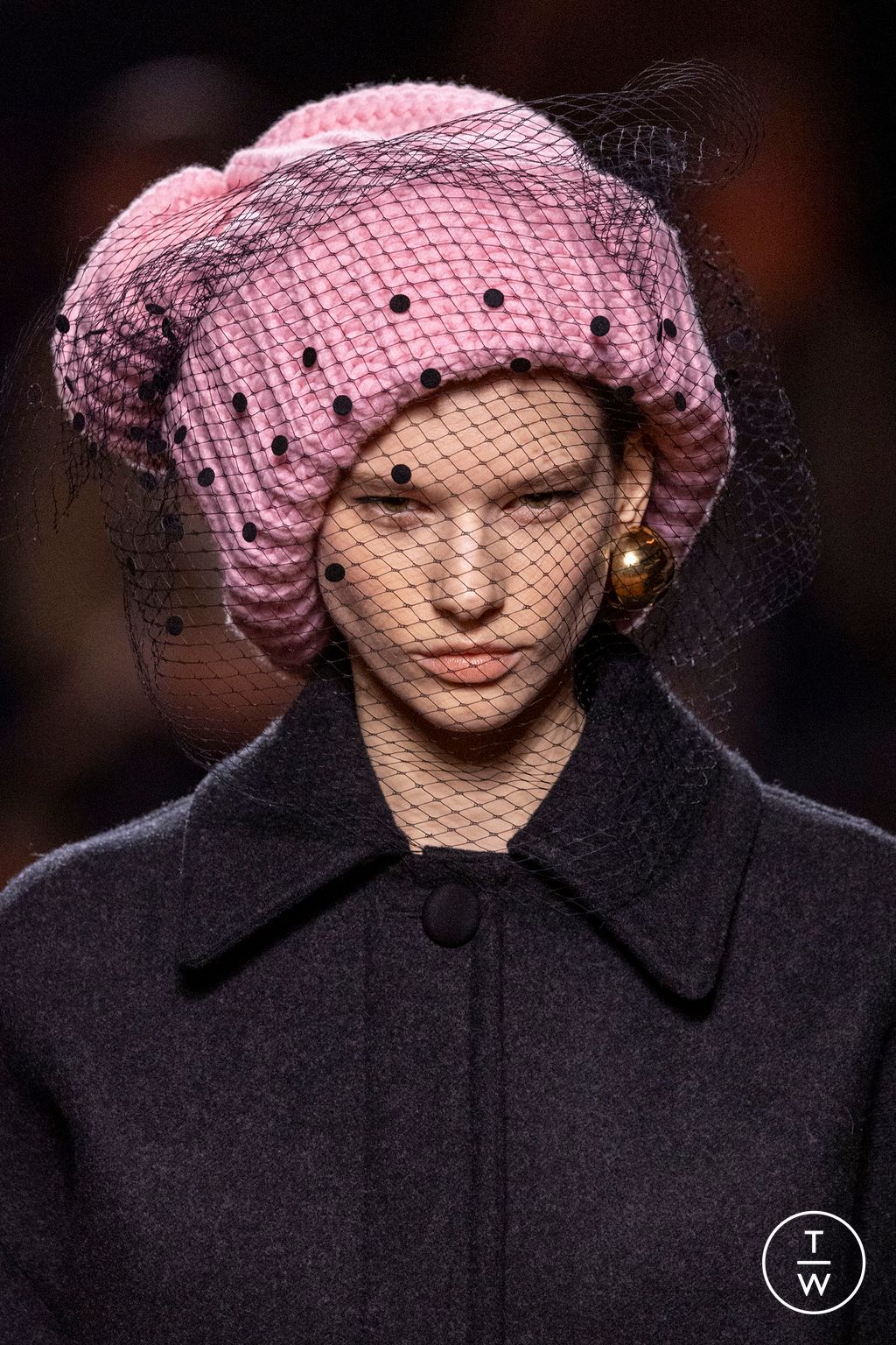 Fashion Week Milan Fall/Winter 2025 look 38 from the Fendi collection 女装配饰