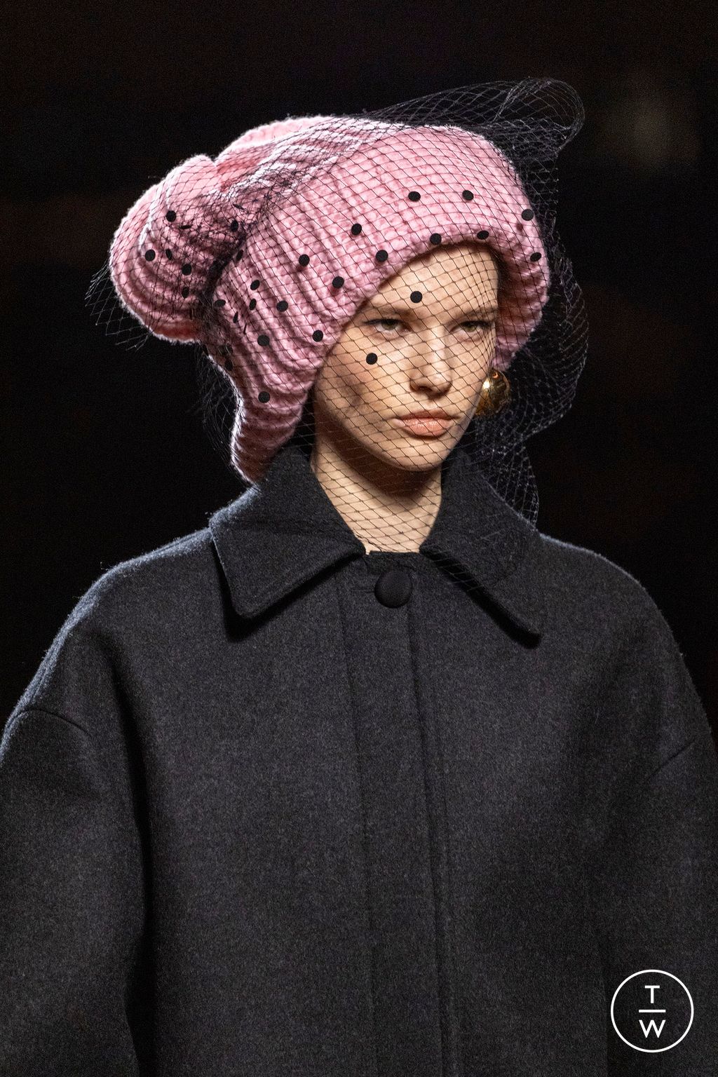 Fashion Week Milan Fall/Winter 2025 look 39 from the Fendi collection 女装配饰