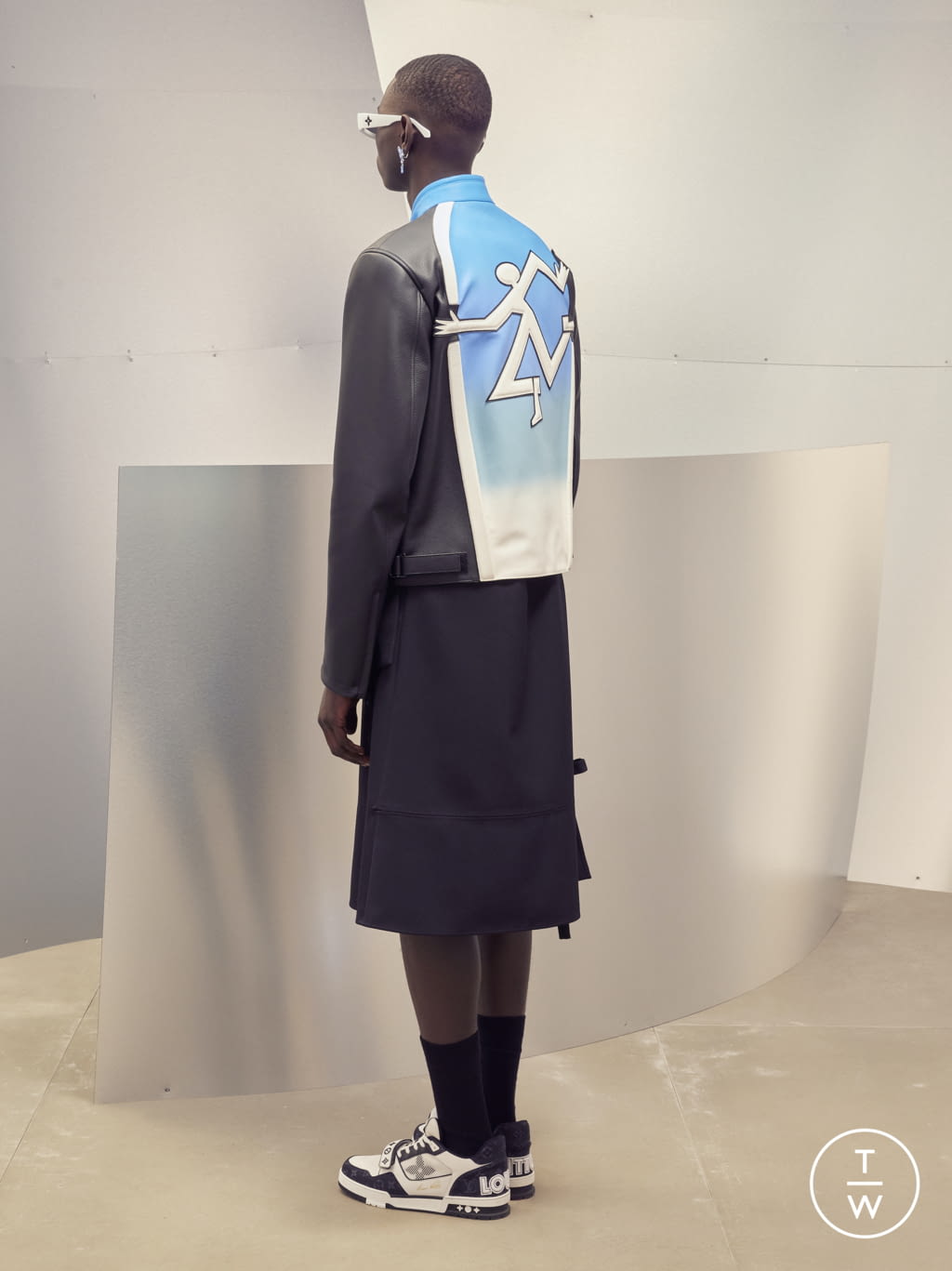Fashion Week Paris Pre-Fall 2022 look 26 from the Louis Vuitton collection 男装