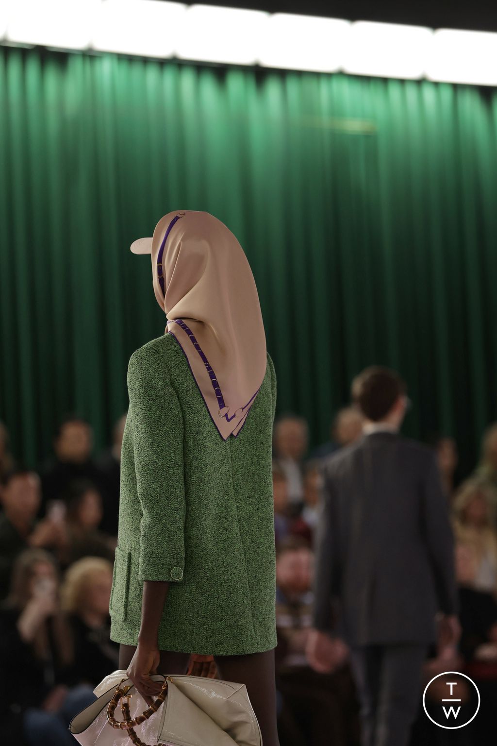 Fashion Week Milan Fall/Winter 2025 look 15 from the Gucci collection 女装配饰