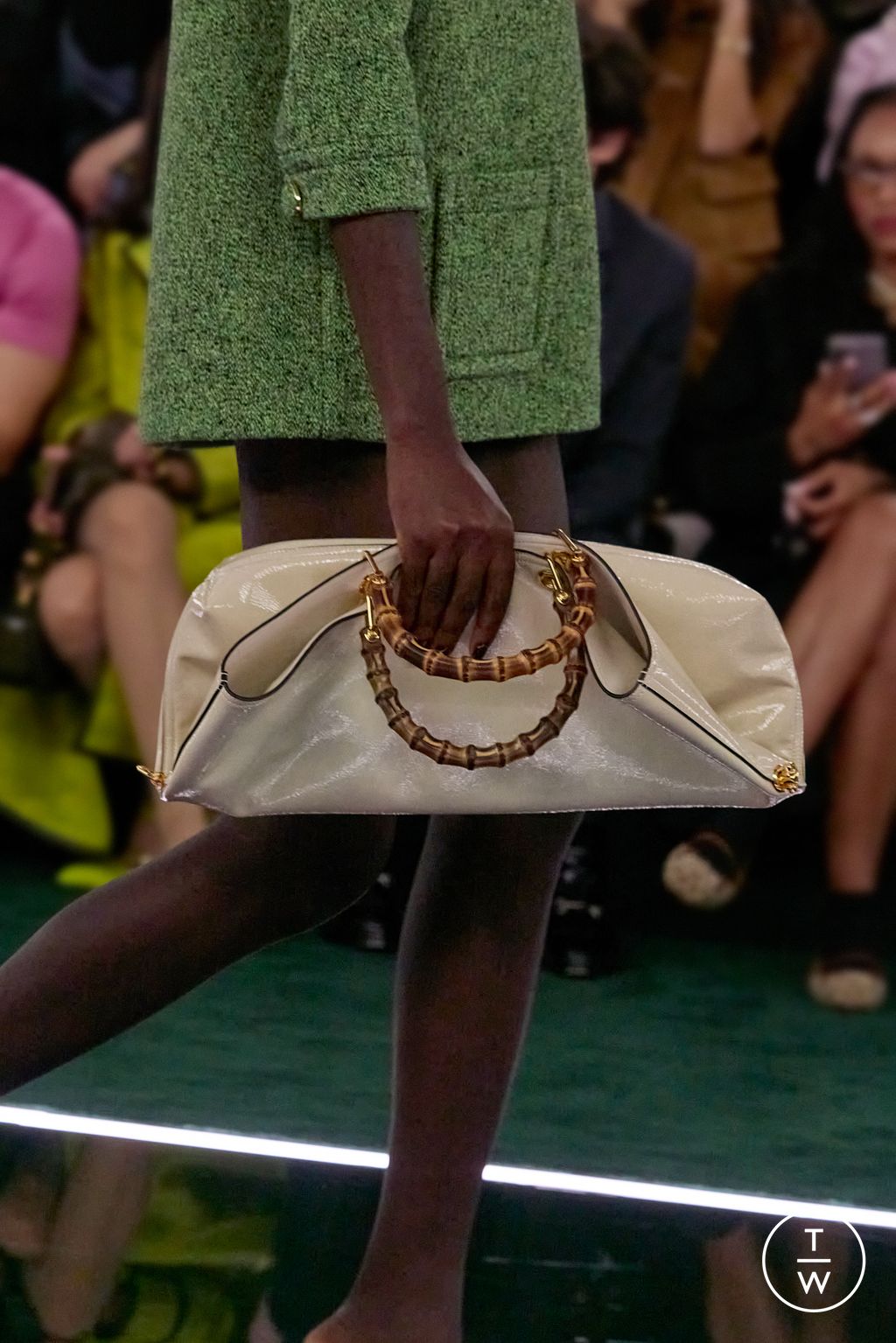 Fashion Week Milan Fall/Winter 2025 look 16 from the Gucci collection 女装配饰