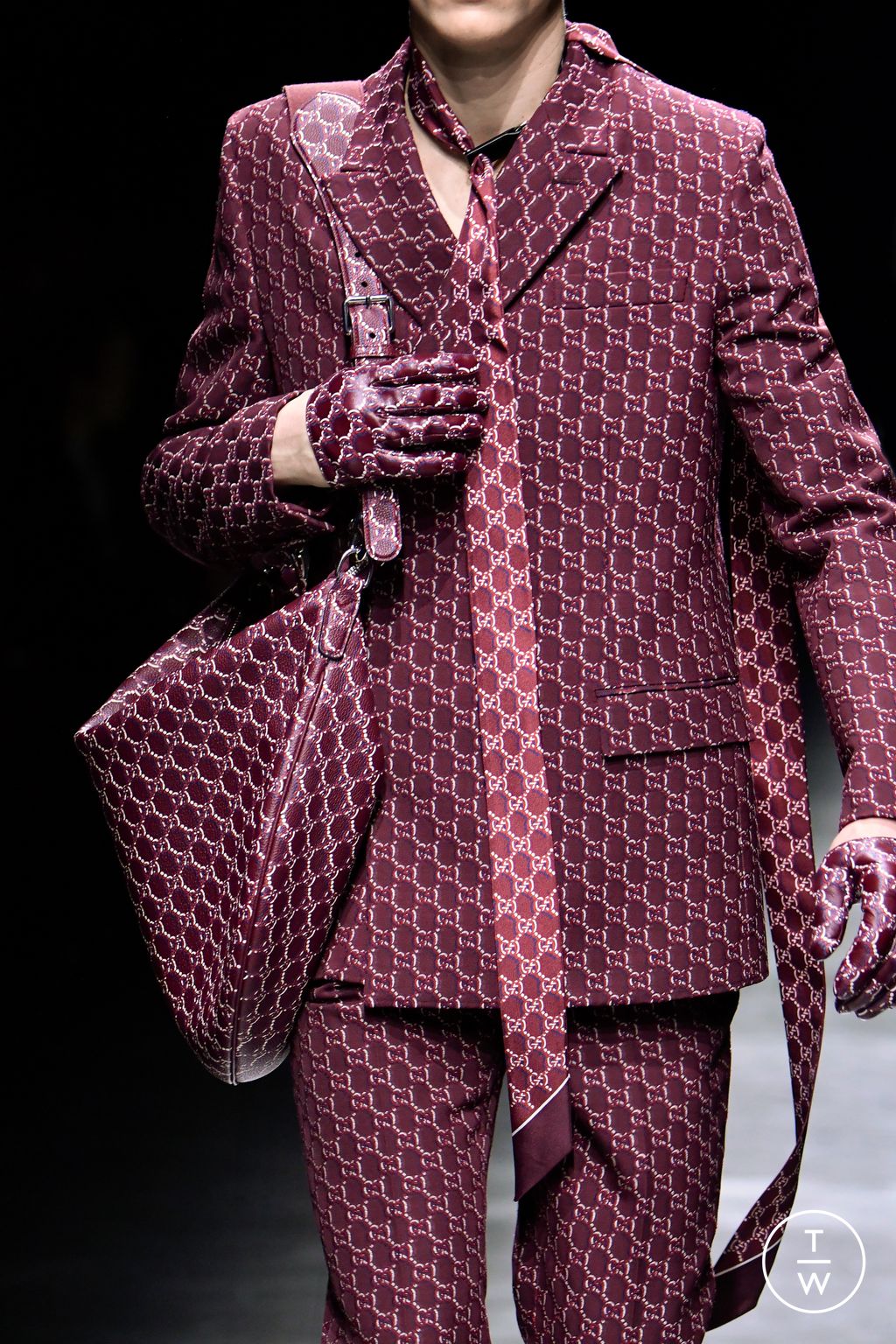Fashion Week Milan Fall/Winter 2024 look 6 from the Gucci collection 男装配饰