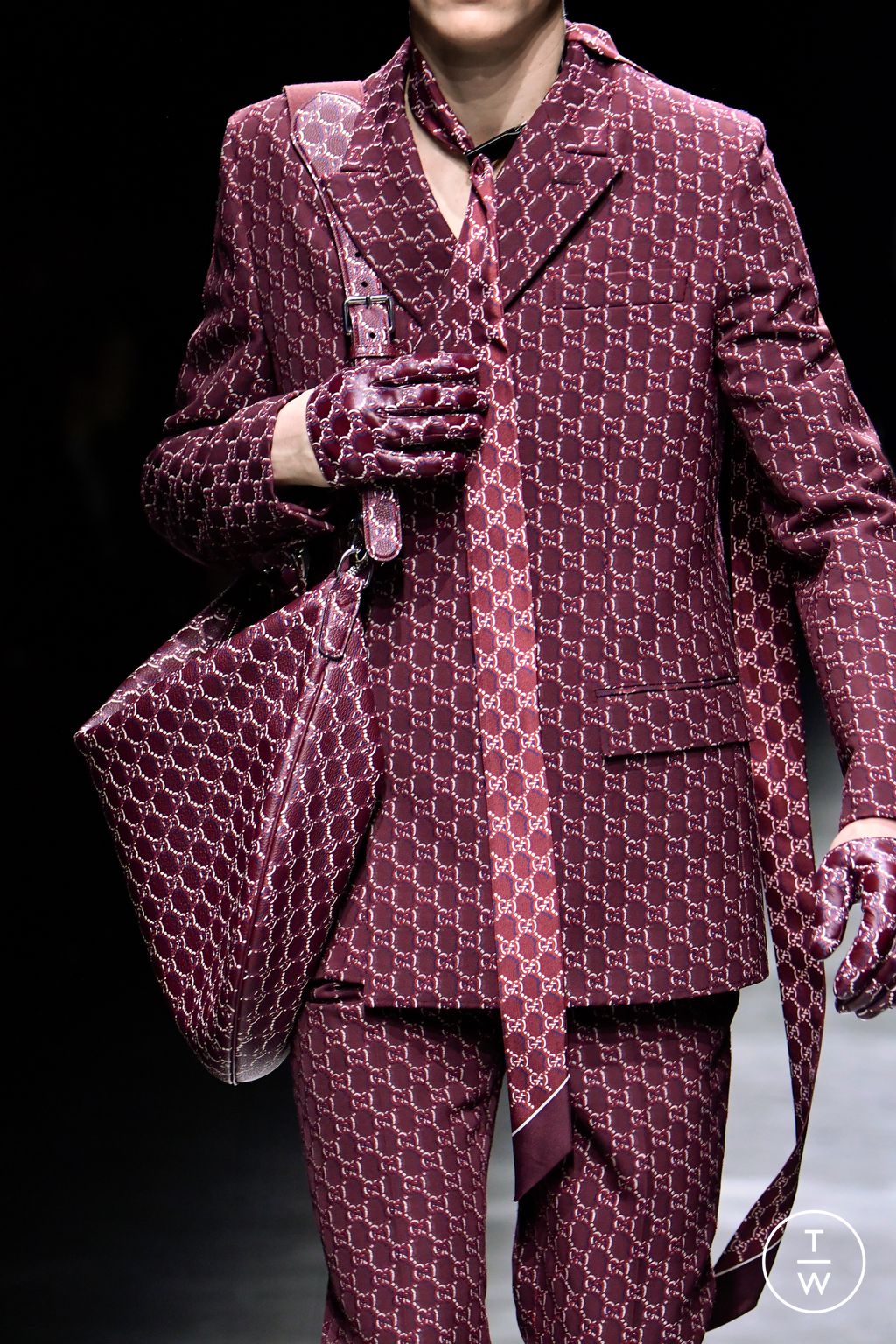 Fashion Week Milan Fall/Winter 2024 look 6 from the Gucci collection menswear accessories