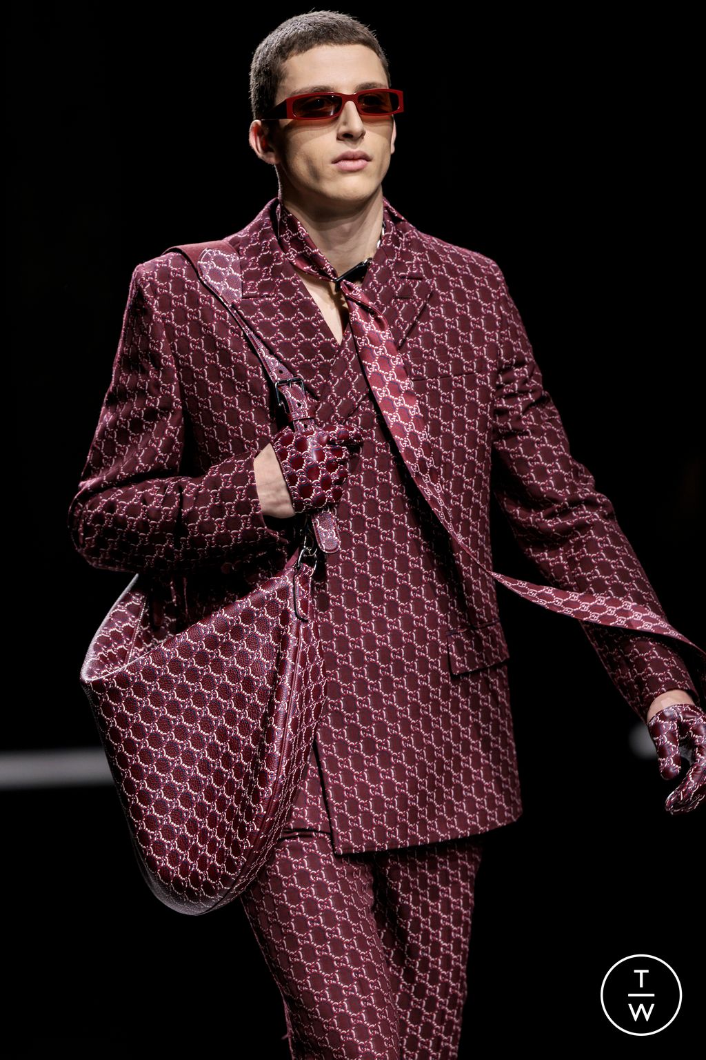 Fashion Week Milan Fall/Winter 2024 look 42 from the Gucci collection menswear accessories