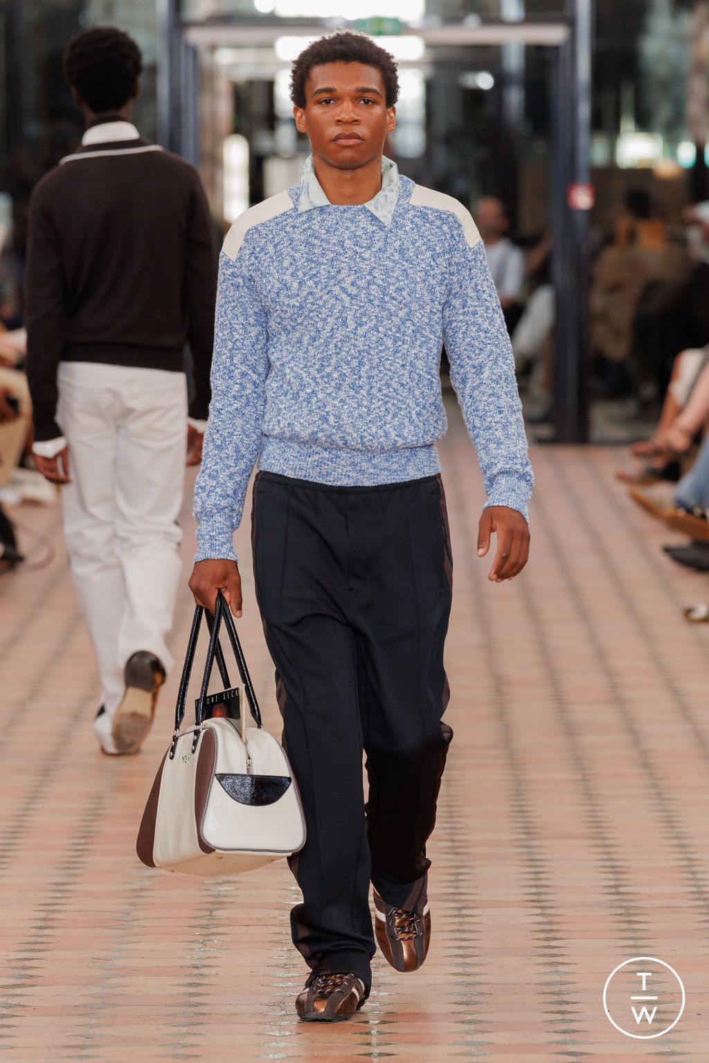 Fashion Week Paris Spring/Summer 2026 look 13 de la collection Wales Bonner menswear