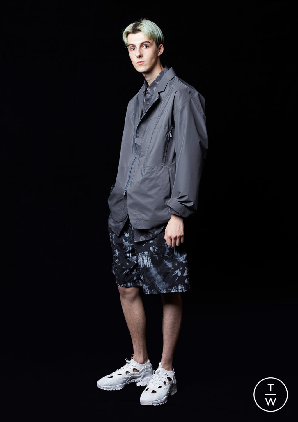 Fashion Week Paris Spring/Summer 2021 look 13 from the White Mountaineering collection menswear