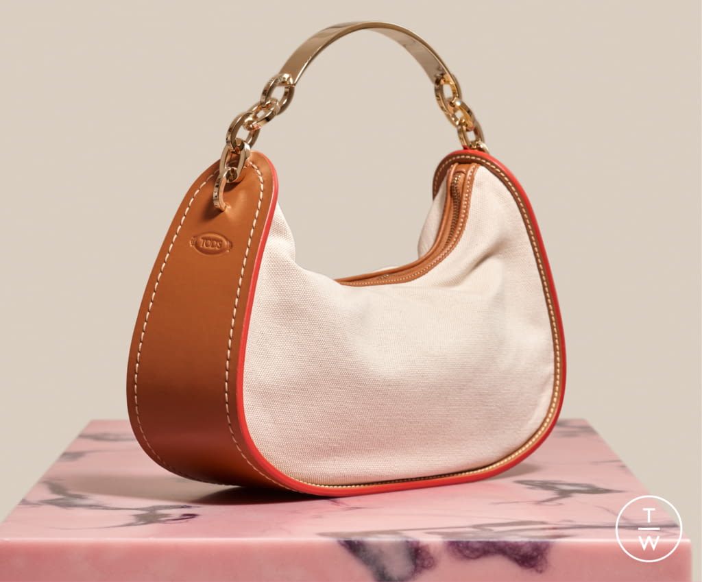 Fashion Week Milan Fall/Winter 2021 look 41 from the Tod's collection womenswear accessories